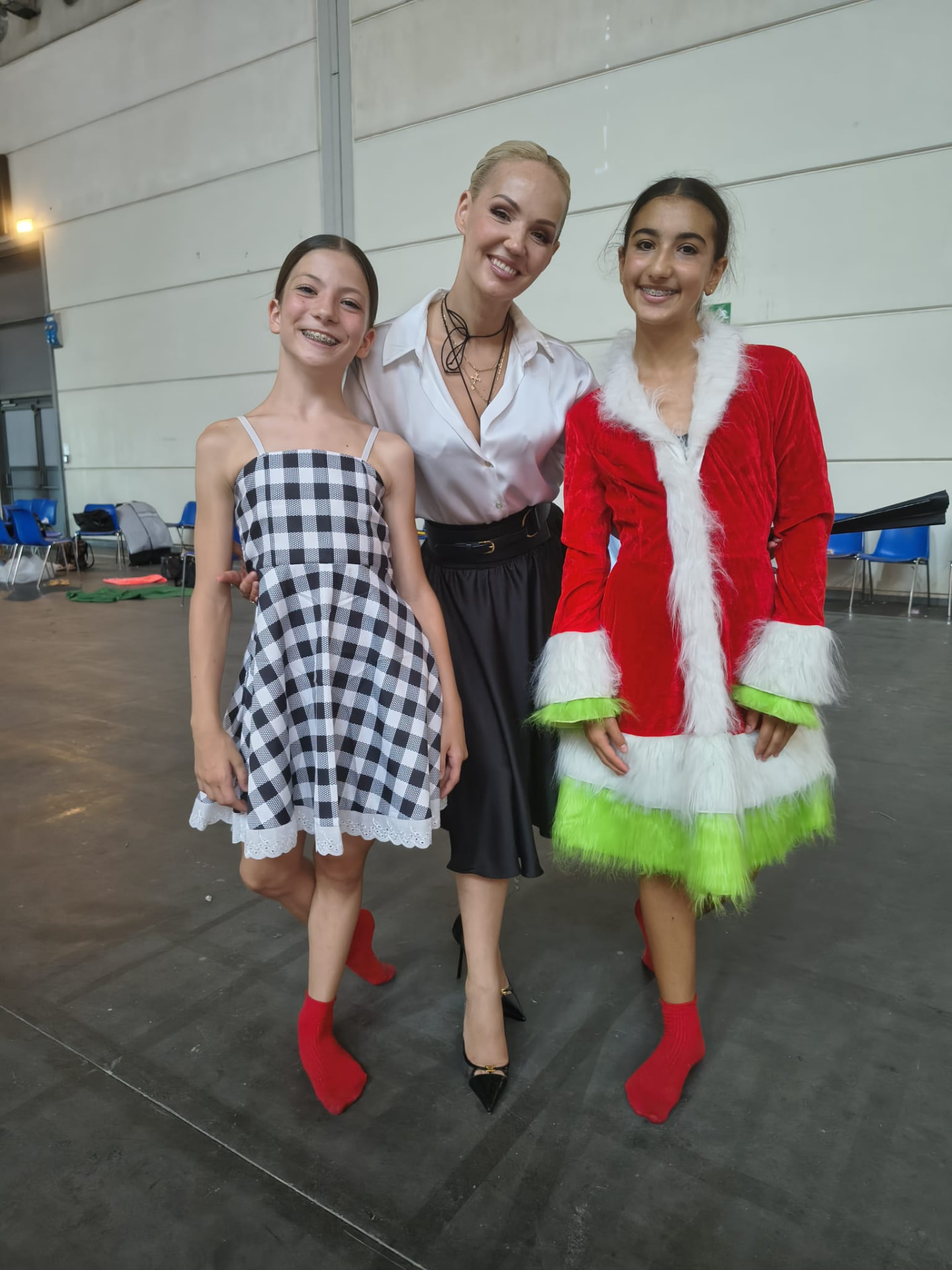 Le atlete di Own Style Dance Studio con la loro insegnante dopo la finale dei Campionati Italiani di Categoria 2026